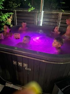 a group of people in a jacuzzi at Hotel palas tatariv in Tatariv