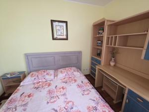 a small bedroom with a bed and a desk at Apartament Gabriela in Mangalia