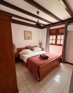 a bedroom with a large bed in a room at LES VILLAS PAMEYAQUE 2 F2 avec 1 piscine, 1 F3 avec 1 piscine privée, Superbe Vue Mer in Rivière-Salée +89 photos