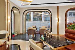 O zonă de relaxare la Erba Hotel