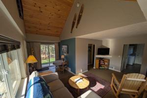 a living room with a couch and a table at River Pines Inn in Winthrop