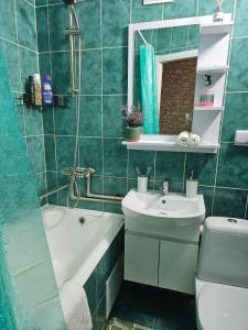 a bathroom with a sink and a tub and a toilet at Апартаменти Aura Bliss in Zhytomyr +6 photos