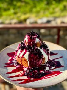 a person holding a plate with a dessert on it at Pensiunea Turistică Octavian in Moroeni +28 photos