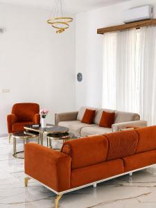 a living room with a couch and a table at Villa La Reina in Bar