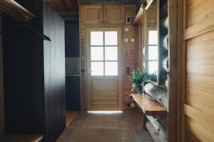 a hallway with a door and a window at Kelo Naava in Ruka