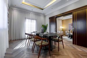 a dining room with a table and chairs at Khozama AlNahda in Jeddah