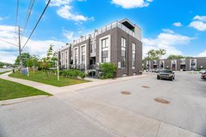 a building with a car parked in front of it at Exquisite, Bright & Modern Condo - Free Parking in Niagara Falls