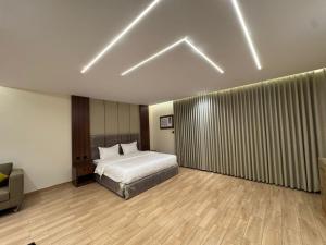 a bedroom with a bed and a couch in it at ارام للشقق المخدومة in Taif