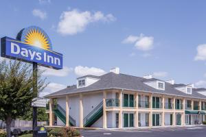 a days inn sign in front of a building at Days Inn by Wyndham Simpsonville in Simpsonville
