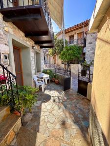 a patio with a table and a bench on a building at Diamanti Stone House in Lafiónas