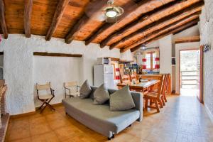 a living room with a couch and a table at Cuevas El Moral in Castilléjar