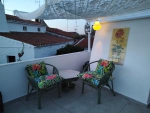 two chairs and a table on a balcony at Casa da Muralha in Estremoz