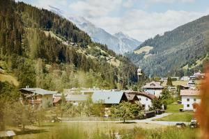 a village in a valley with mountains in the background at Haus Seeblick in See