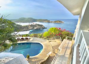 a view of the ocean from the balcony of a house at Acantilado Acapulco in Acapulco