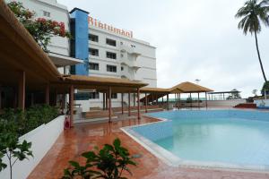 a swimming pool in front of a building at Bintumani in Freetown