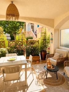 a living room with a white table and chairs at Studio cosy a 500m de la plage in Fréjus +3 photos
