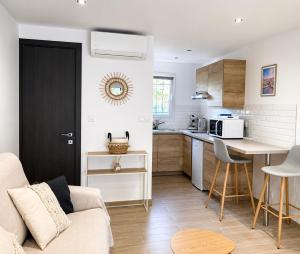 a living room with a couch and a kitchen at Studio cosy a 500m de la plage in Fréjus