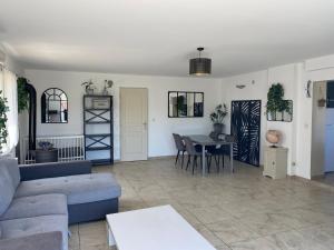 a living room with a couch and a table at Le Cocon de Réals in Murviel