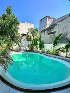 a swimming pool in front of a building at Dune House Phan Thiết in Ấp Bình Hưng