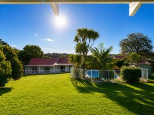 a view of the yard of a house at Karri Forest Motel in Pemberton