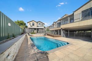 a swimming pool in the courtyard of a house at Sovereign Views Apartments in Ballarat
