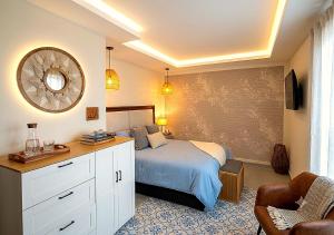a bedroom with a bed with a dresser and a mirror at Casa7Cielos in Monterrey