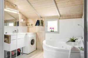 a bathroom with a sink and a washing machine at FY141-Middelfart-Regulusvej-13 in Middelfart