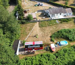 an aerial view of a model house and a bus at insolite bus anglais le Buckinghambus in Saint-Philbert-sur-Risle