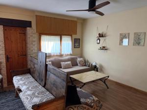 a living room with a couch and a ceiling fan at Apartamento Selva Blanca 9 in Villanúa