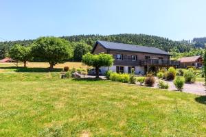 a house in a field with a yard at Gîte Perce Neige, Spa, Sauna in Gerbépal