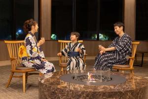 a group of three people sitting around a circular table at Ooedo Onsen Monogatari Premium Ikaho in Shibukawa