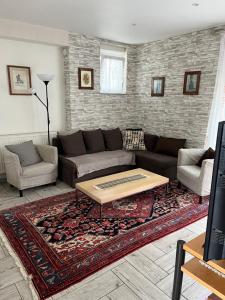 a living room with a couch and a coffee table at Elsasslogie im Winzerdorf in Cleebourg