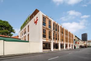 a building on the side of a street at lyf Chinatown Singapore in Singapore