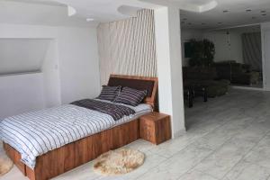 a bed in a living room with at Ramhouse in Piteşti