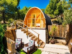a tiny house with a staircase and a window at Cabaña Massdepiedra in Sax