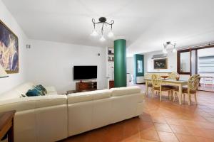 a living room with a white couch and a table at Villa Dalia con piscina in Partinico