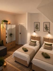 a bedroom with two beds and a couch at Gościniec u Bernackich in Smołdzino