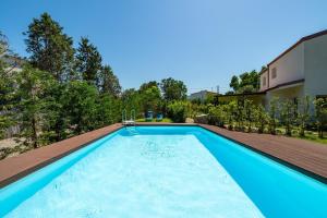 a swimming pool on top of a house at Macondo Agriliving Apartments in Castiadas
