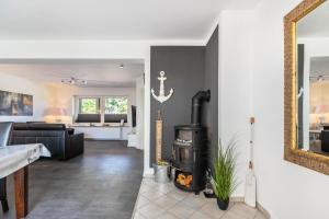 a living room with a fireplace and a couch at Fewo Freiraum mit großer Terrasse in Friedrichskoog