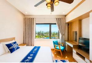 a hotel room with a bed and a television at Arrive Hotel & Apartment in Danang