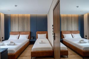 two beds in a room with two beds sidx sidx sidx sidx at Zurich Hotel in Ksamil +188 photos