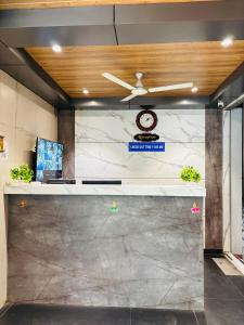 a lobby with a marble counter and a ceiling at Pancharatna Regency in Chinchwad