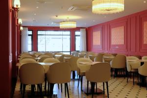 a room with rows of tables and chairs at Metta Shaanti Hotel Shravasti in Khargupur