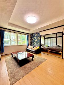 a living room with a coffee table and a couch at Takumisou1 in Kiso