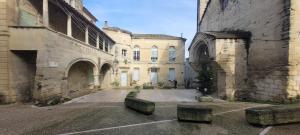 an empty street in an old building at Gîte la Cabridello in Barbentane