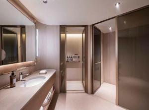 a bathroom with a sink and a shower at Orange Crystal Hotel Ningbo Ninghai in Ninghai +24 photos