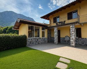 a house with a lawn in front of it at Il Ranch in Baveno