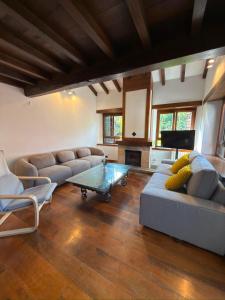 a large living room with couches and a coffee table at Explora Picos de Europa in Cosgaya