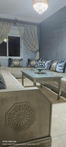a living room with a couch and a table at Appartement à louer wadie in Fnidek