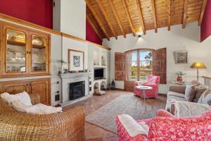 a living room filled with furniture and a fireplace at Casa Do Cerro in Luz de Tavira